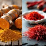 Raízes e pó de cúrcuma ao lado de fios e pó de açafrão dispostos em superfícies rústicas e cerâmicas.